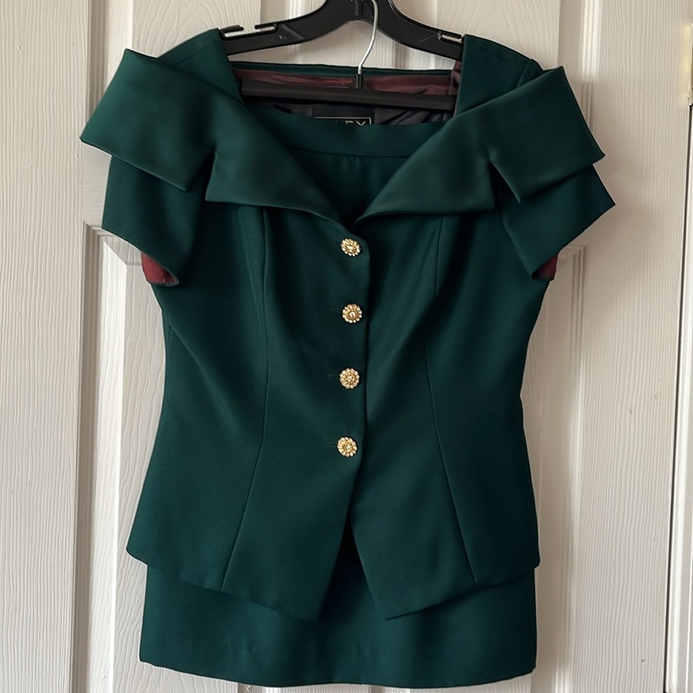 Like new Alex 2-pc green suit sz 12P w/ crystal bottons and off the shoulder top